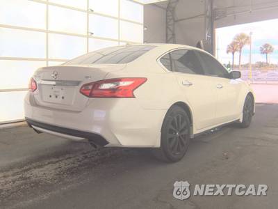 2017 Nissan Altima 2.5 SV - zdjęcie 4 z 20 - miniatura