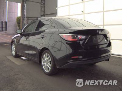 2017 Toyota Yaris iA Sedan - zdjęcie 6 z 18 - miniatura
