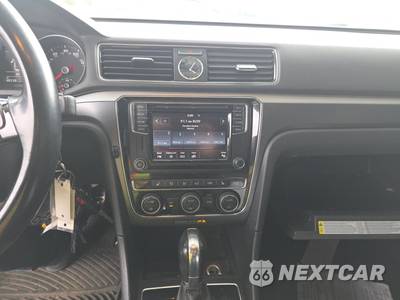 2017 Volkswagen Passat 1.8T R-Line w/Comfort Pkg - zdjęcie 11 z 36 - miniatura