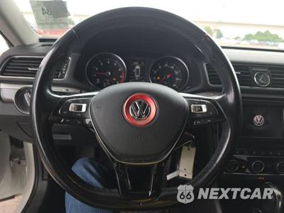 2017 Volkswagen Passat 1.8T R-Line w/Comfort Pkg - zdjęcie 10 z 36 - miniatura