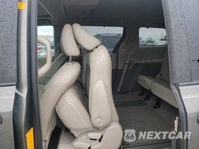 2012 Toyota Sienna XLE 8-Passenger 119.3" WB - zdjęcie 13 z 29 - miniatura