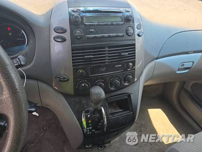 2010 Toyota Sienna LE Minivan 7-Passenger 119.3" WB - zdjęcie 11 z 43 - miniatura