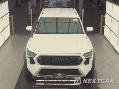2025 Toyota Tacoma i-FORCE MAX Trailhunter Crew Cab Long Bed - zdjęcie 2 z 20 - miniatura