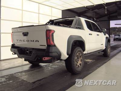 2025 Toyota Tacoma i-FORCE MAX Trailhunter Crew Cab Long Bed - zdjęcie 4 z 20 - miniatura