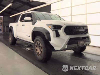 2025 Toyota Tacoma i-FORCE MAX Trailhunter Crew Cab Long Bed - zdjęcie 3 z 20 - miniatura