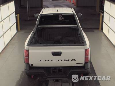 2025 Toyota Tacoma i-FORCE MAX Trailhunter Crew Cab Long Bed - zdjęcie 5 z 20 - miniatura