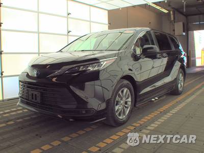 2022 Toyota Sienna LE 8-Passenger 120.5" WB