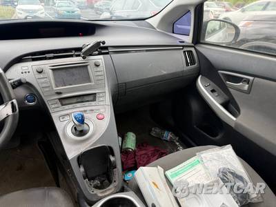2014 Toyota Prius Two - zdjęcie 11 z 19 - miniatura