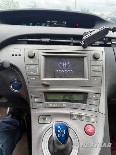 2014 Toyota Prius Two - zdjęcie 13 z 19 - miniatura