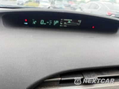 2014 Toyota Prius Two - zdjęcie 14 z 19 - miniatura