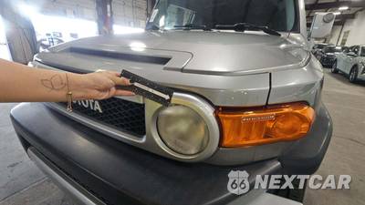 2012 Toyota FJ Cruiser w/Rear Doors - zdjęcie 38 z 38 - miniatura