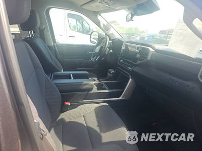 2023 Toyota Tundra SR5 Crew Cab Medium Bed - zdjęcie 8 z 35 - miniatura