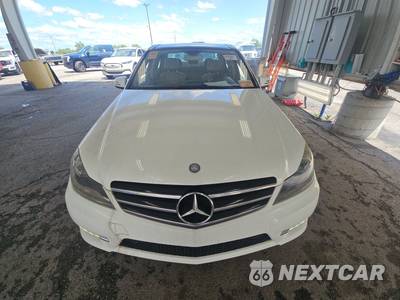 2014 Mercedes-Benz C 250 Sedan - zdjęcie 2 z 29 - miniatura