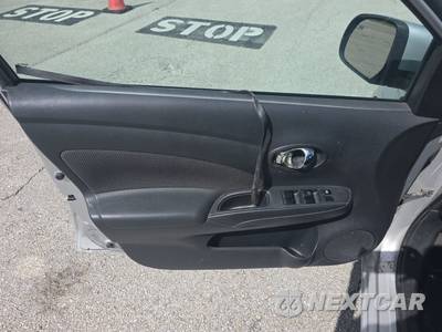 2013 Nissan Versa 1.6 SV - zdjęcie 9 z 30 - miniatura
