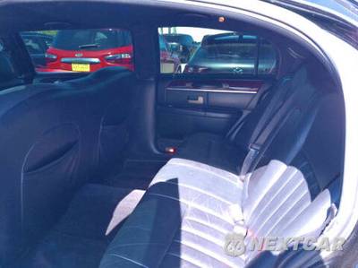 2005 Lincoln Town Car Executive w/Limousine Builders Pkg - zdjęcie 5 z 15 - miniatura