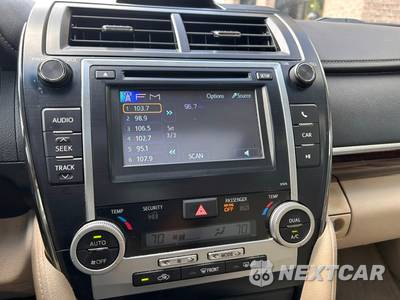 2014 Toyota Camry XLE - zdjęcie 8 z 16 - miniatura
