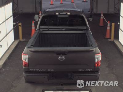 2016 Nissan TITAN XD SL Crew Cab Medium Bed - zdjęcie 5 z 18 - miniatura