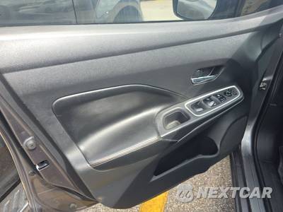 2020 Nissan Versa SR - zdjęcie 9 z 21 - miniatura
