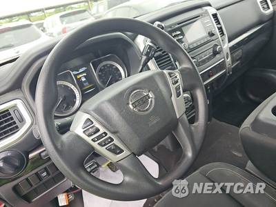 2017 Nissan TITAN SV Crew Cab Short Bed - zdjęcie 10 z 24 - miniatura