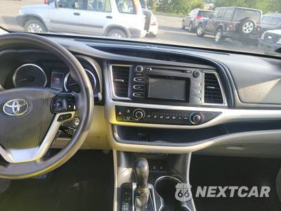 2019 Toyota Highlander LE - zdjęcie 11 z 18 - miniatura