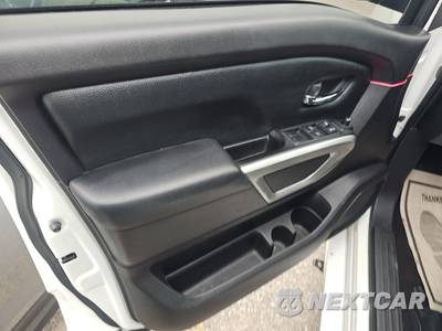 2018 Nissan TITAN SV Crew Cab Short Bed - zdjęcie 9 z 33 - miniatura