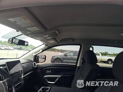 2018 Nissan TITAN SV Crew Cab Short Bed - zdjęcie 17 z 33 - miniatura