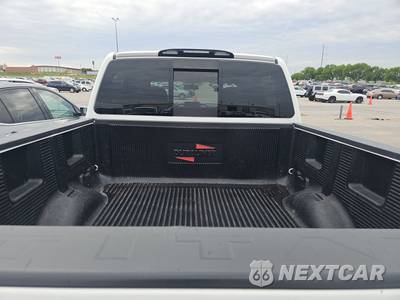 2018 Nissan TITAN SV Crew Cab Short Bed - zdjęcie 16 z 33 - miniatura