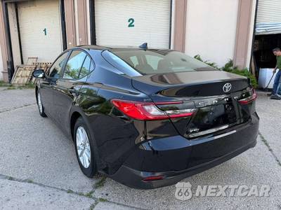 2025 Toyota Camry LE - zdjęcie 4 z 23 - miniatura