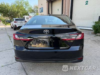 2025 Toyota Camry LE - zdjęcie 5 z 23 - miniatura