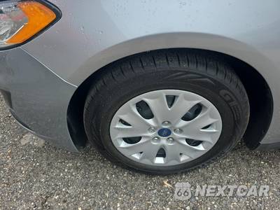 2020 Ford Fusion S - zdjęcie 8 z 23 - miniatura