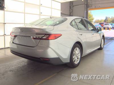 2025 Toyota Camry LE - zdjęcie 4 z 19 - miniatura