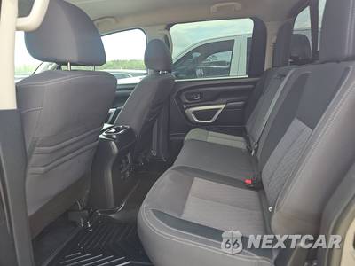 2020 Nissan TITAN SV Crew Cab Short Bed - zdjęcie 13 z 23 - miniatura