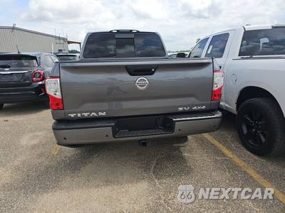 2020 Nissan TITAN SV Crew Cab Short Bed - zdjęcie 5 z 23 - miniatura