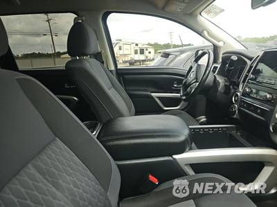 2020 Nissan TITAN SV Crew Cab Short Bed - zdjęcie 8 z 23 - miniatura
