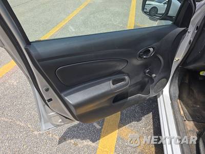 2016 Nissan Versa S - zdjęcie 9 z 18 - miniatura