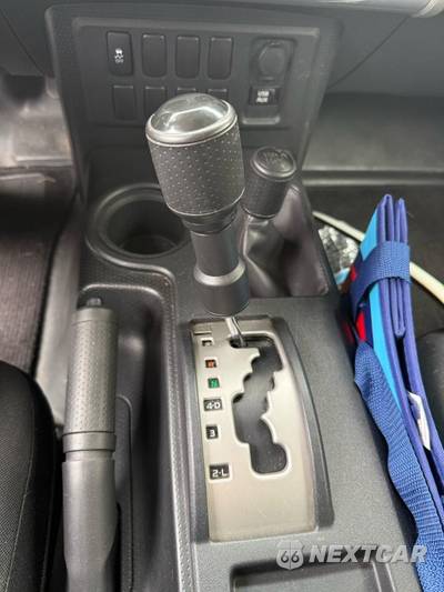 2014 Toyota FJ Cruiser w/Rear Doors - zdjęcie 24 z 35 - miniatura