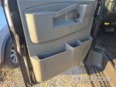 2025 Chevrolet Express 3500 Passenger Van LS 1LS 155.1" WB - zdjęcie 15 z 27 - miniatura