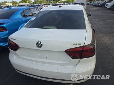 2015 Volkswagen Passat 1.8T SE w/Sunroof & Navigation - zdjęcie 5 z 17 - miniatura