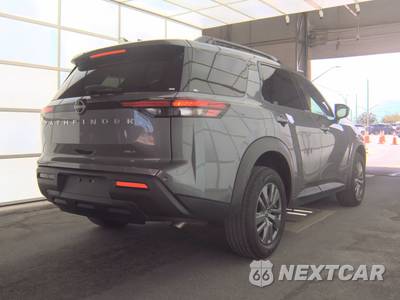 2025 Nissan Pathfinder SV - zdjęcie 4 z 19 - miniatura