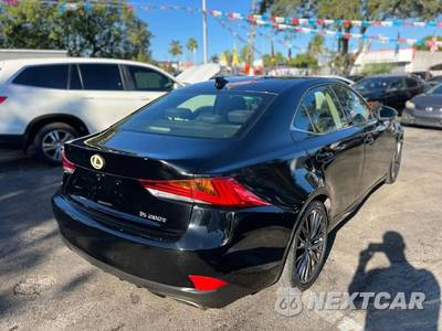 2017 Lexus IS 200t - zdjęcie 10 z 33 - miniatura