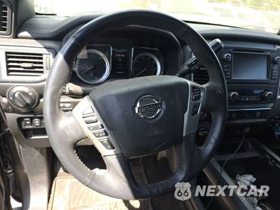 2018 Nissan TITAN XD SV Crew Cab Medium Bed - zdjęcie 10 z 24 - miniatura