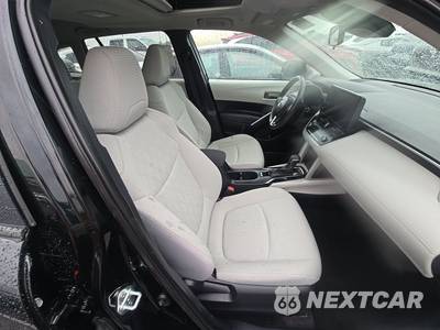 2024 Toyota Corolla Cross LE - zdjęcie 8 z 23 - miniatura
