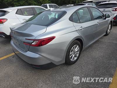 2025 Toyota Camry LE - zdjęcie 4 z 28 - miniatura