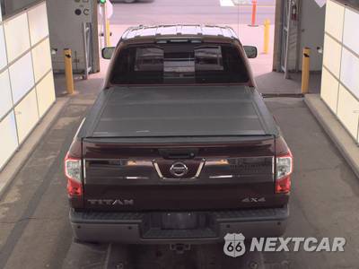 2017 Nissan TITAN Platinum Reserve Crew Cab Short Bed - zdjęcie 5 z 21 - miniatura