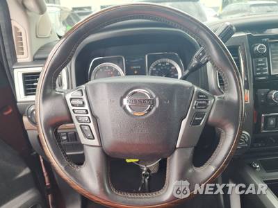 2017 Nissan TITAN Platinum Reserve Crew Cab Short Bed - zdjęcie 10 z 21 - miniatura