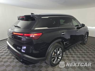 2023 INFINITI LUXE - zdjęcie 4 z 37 - miniatura