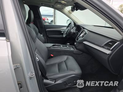2025 Volvo XC90 Core 7-Passenger - zdjęcie 14 z 24 - miniatura