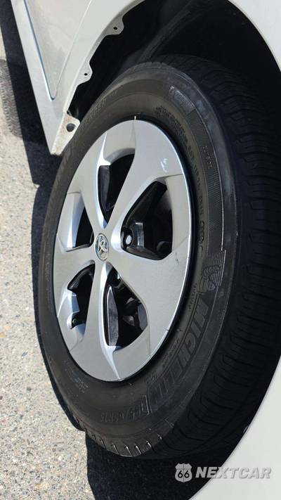 2015 Toyota Prius Four - zdjęcie 22 z 27 - miniatura