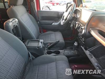 2012 Jeep Wrangler Unlimited Sahara - zdjęcie 8 z 34 - miniatura