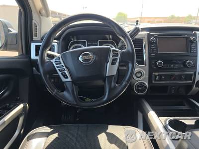 2018 Nissan TITAN PRO-4X Crew Cab Short Bed - zdjęcie 10 z 35 - miniatura
